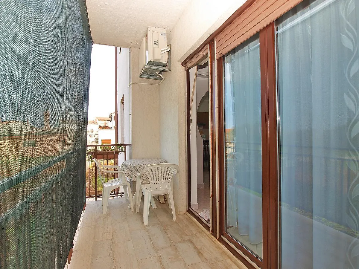 Apartments Silvano 1563 Pula 0*,