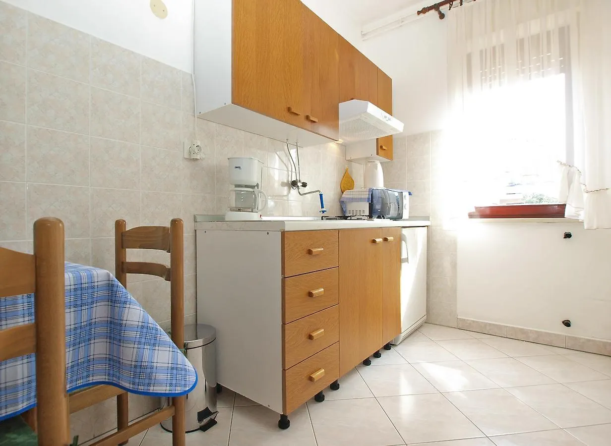 Apartments Silvano 1563 Pula 0*,